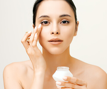 How to Apply an Eye Cream The Right Way