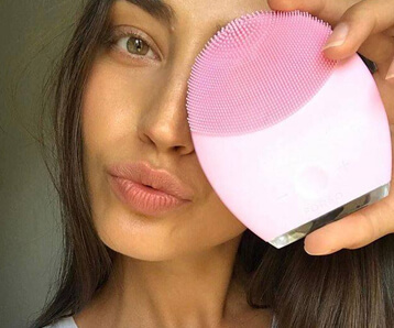 The Best Way To Remove Your Make Up In 1 Minute